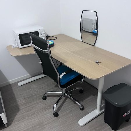 Chambre Individuelle Dans Un Appartement A 37 De Champs Elysees Sartrouville Luaran gambar